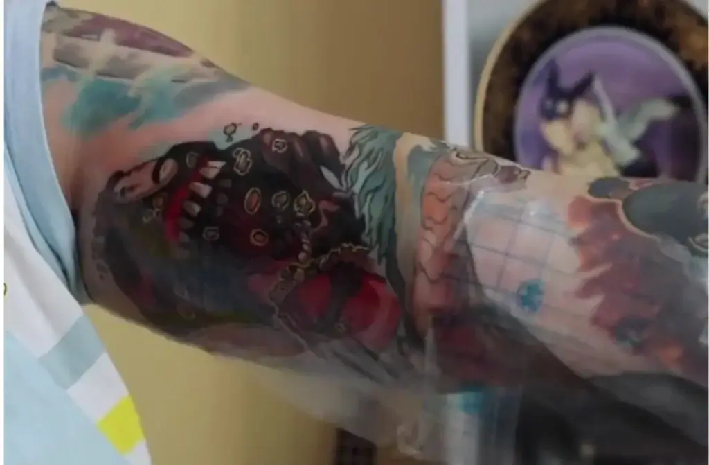 applying second skin on tattoo